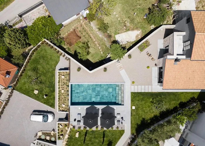Vizzani Villa *